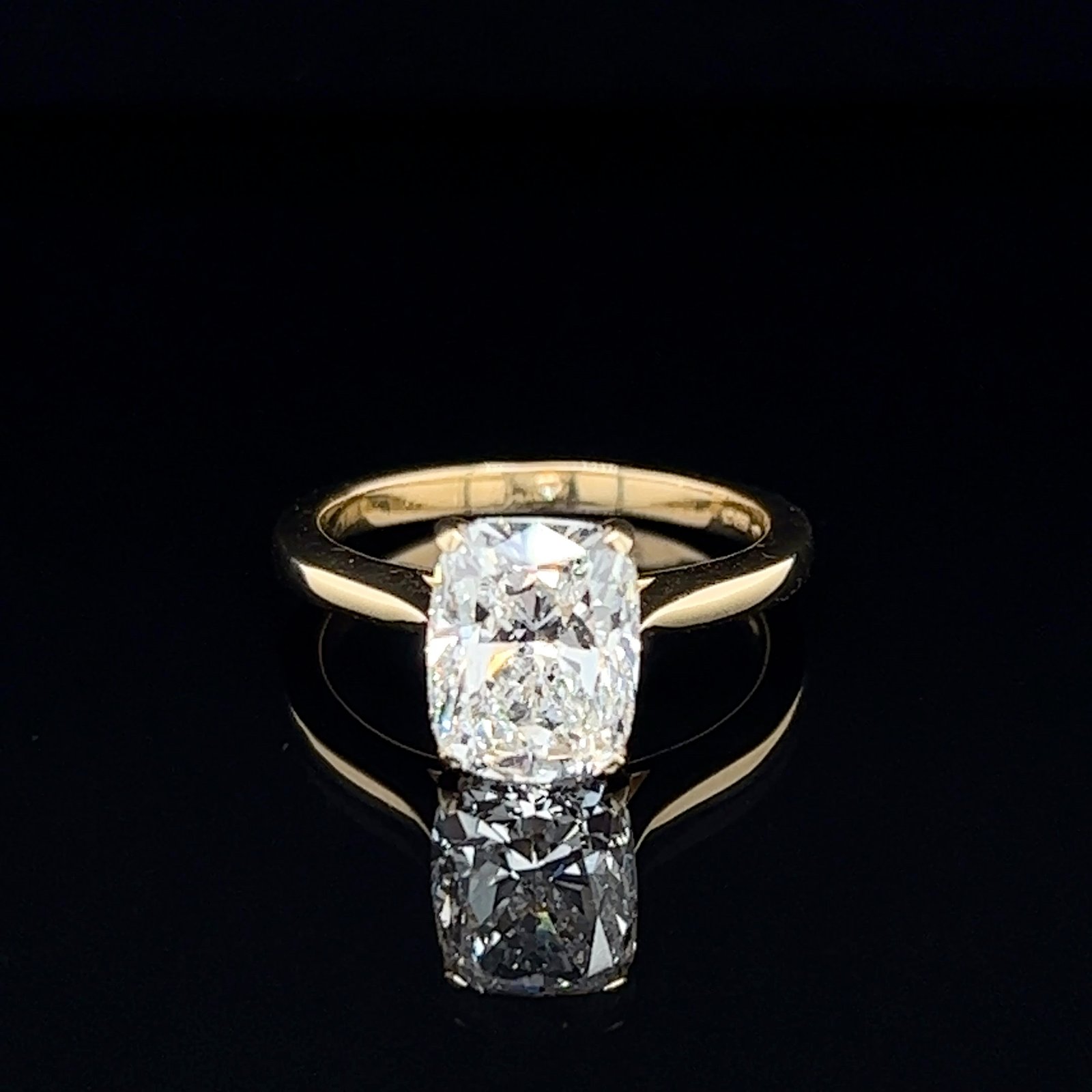 Vintage Diamond Engagement Rings for Women Timeless Beauty