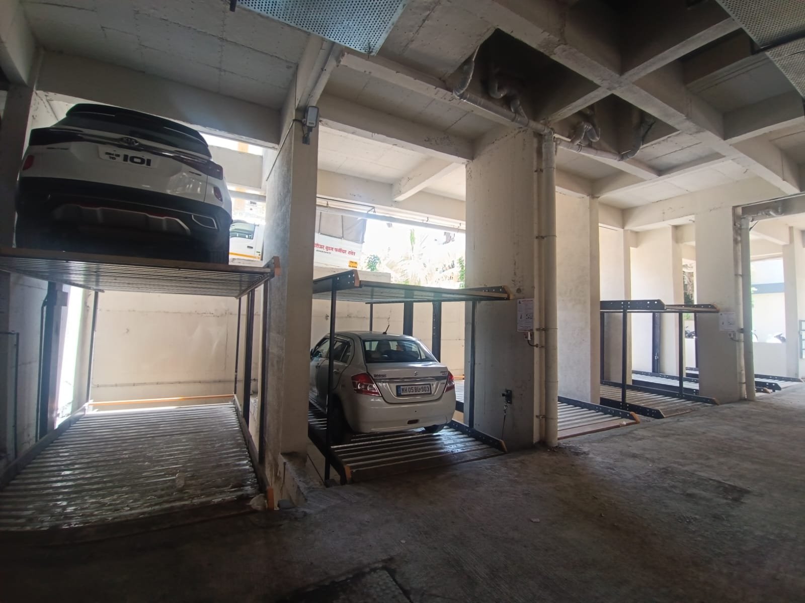 How a Hydraulic Car Parking System Solves Space Problems in Modern Cities