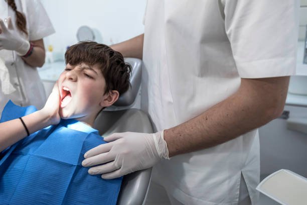 Emergency Dental Care: How to Handle Pain Before Your Appointment