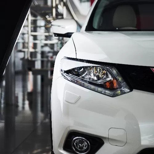 Professionals Commute Between Dubai and Abu Dhabi Efficiently